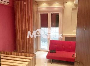 Studio/Γκαρσονιέρα, Κέντρο