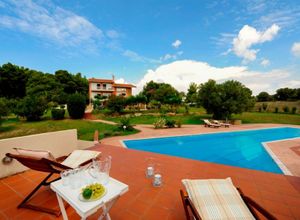 Villa, Sani