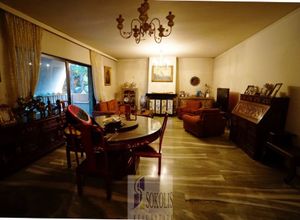 Apartment, Strofili