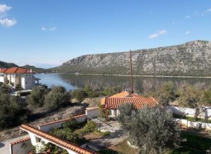 Μονοκατοικία προς πώληση Λίμνη Βουλιαγμένης (Λουτράκι-Περαχώρα) 250 τ.μ. 4 Υπνοδωμάτια