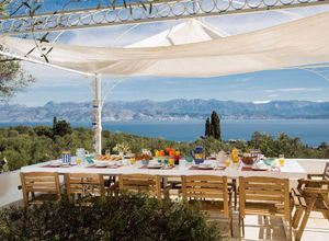 Βίλλα προς πώληση Κασσιόπη (Κέρκυρα) 740 τ.μ. 6 Υπνοδωμάτια