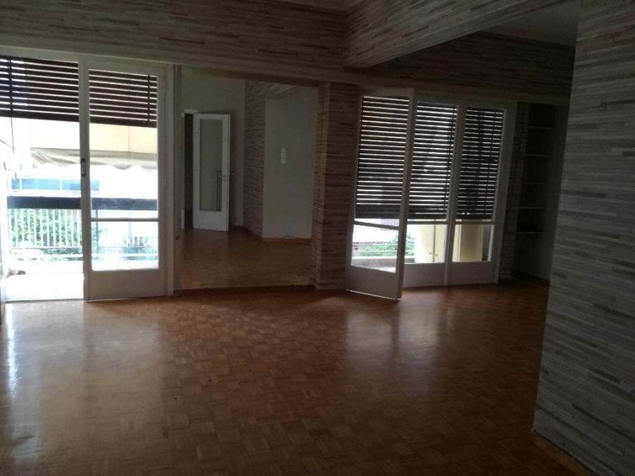 Photo 133933208
