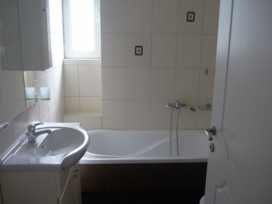 Photo 137043725