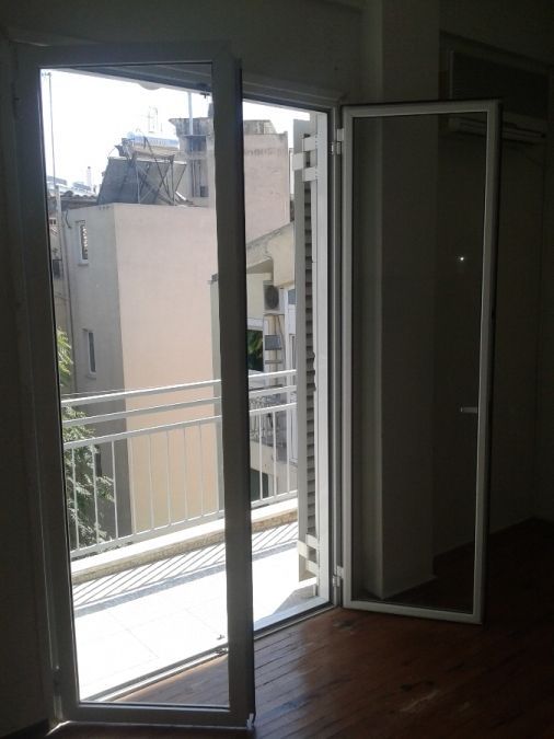 Photo 143887052