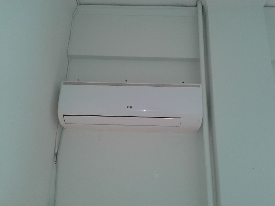 Photo 143887061