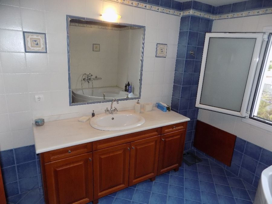 Photo 144264236
