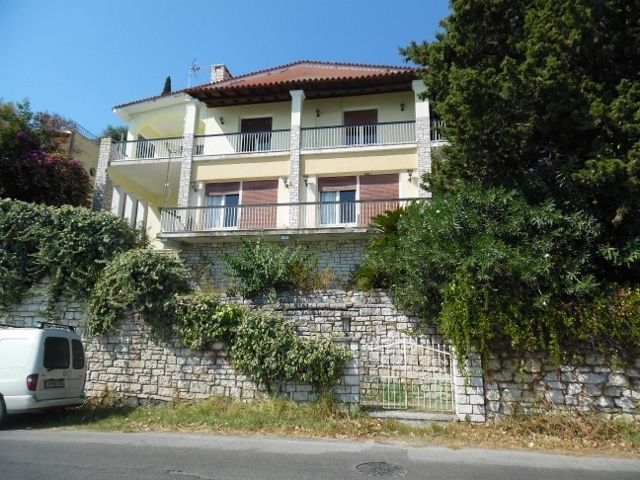 Photo 144340736