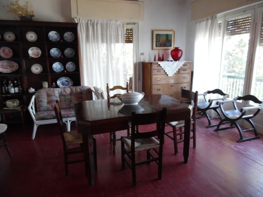 Photo 144340742
