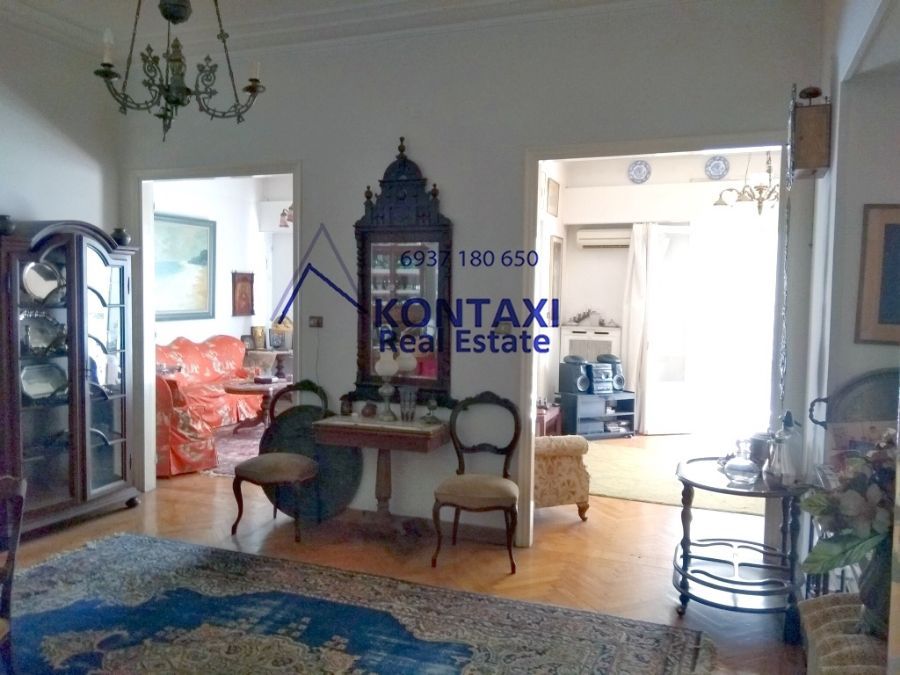 Photo 146026907
