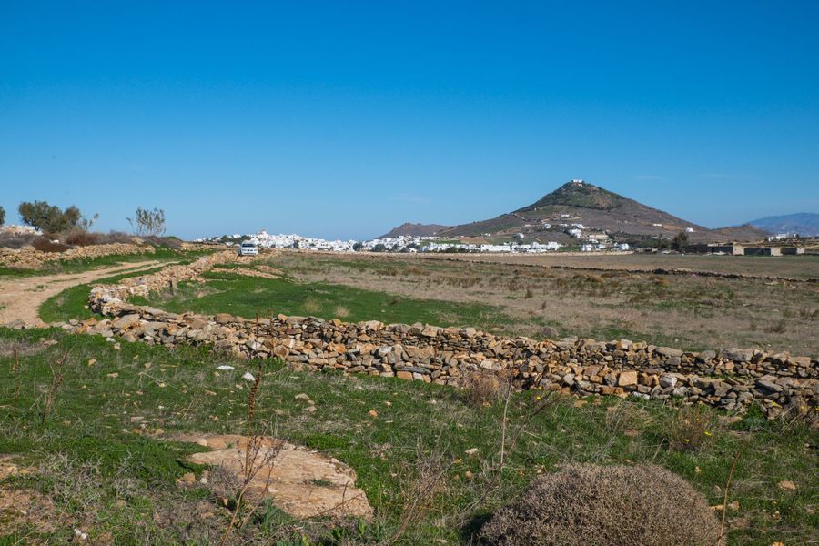 Plot Tsoukalas