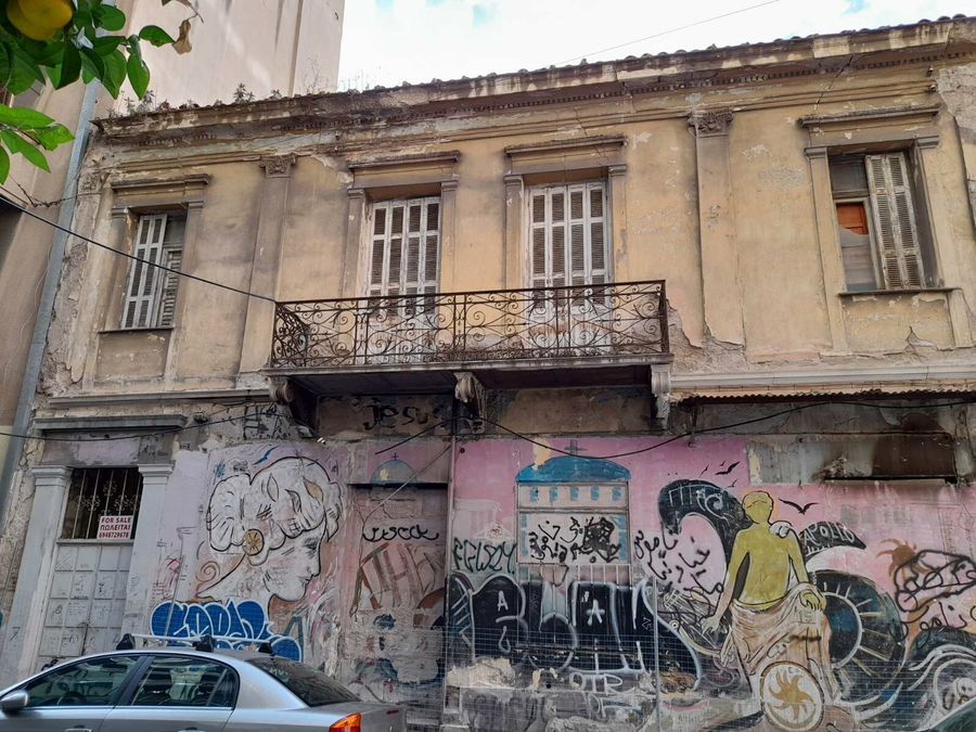 Plot Omonia