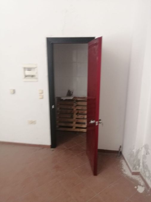 Photo 266558183