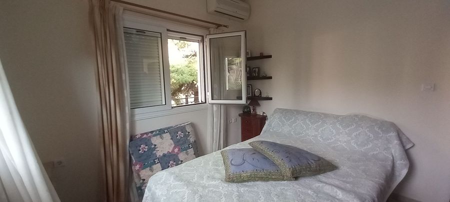 Photo 278905190