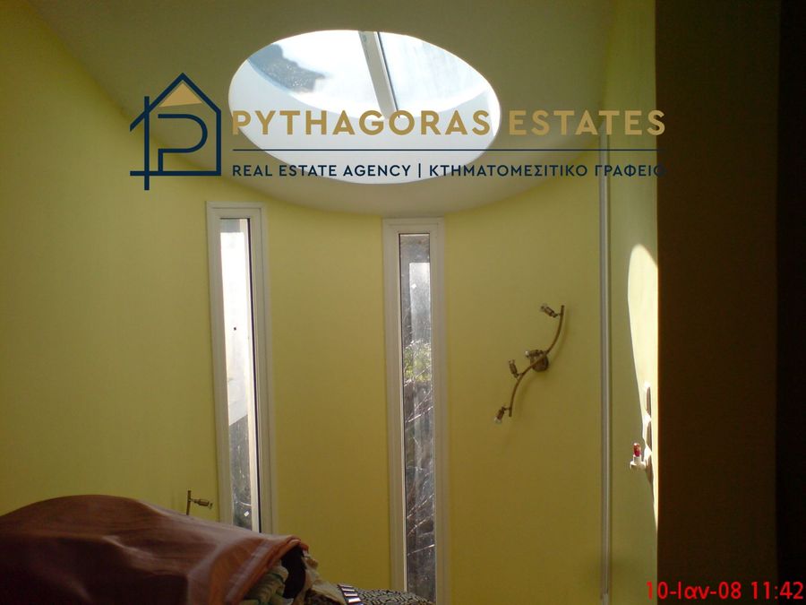 Photo 279198596