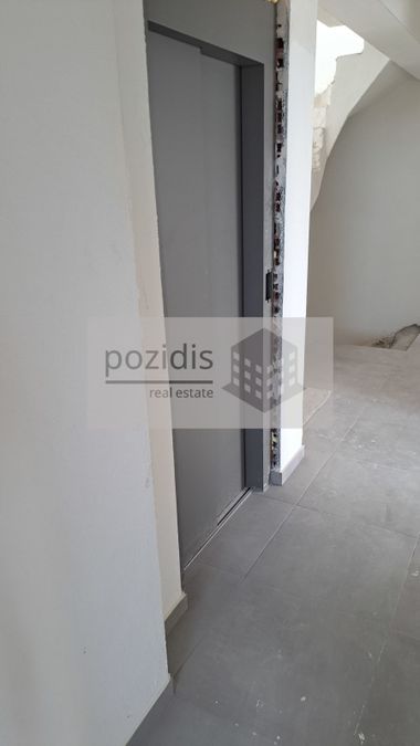 Photo 294136583