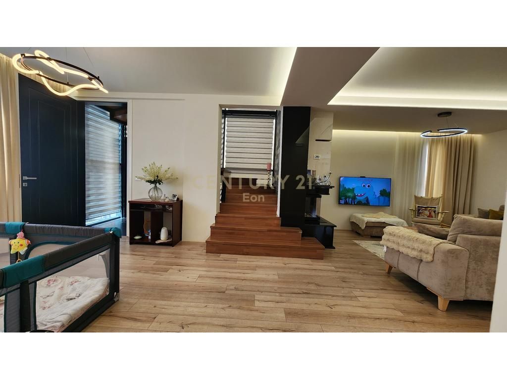 Vilë në shitje Durrës - qyteti