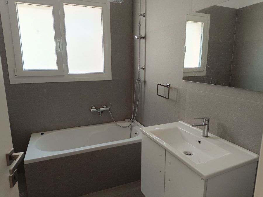 Μεζονέτα στον Πειραιά - Εικόνα 2