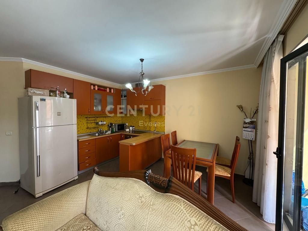 Apartament me qira Rr. e Kavajës