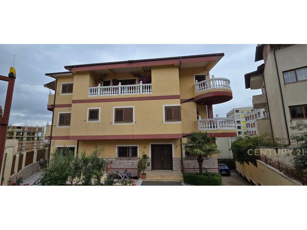 Vilë në shitje Ali Demi