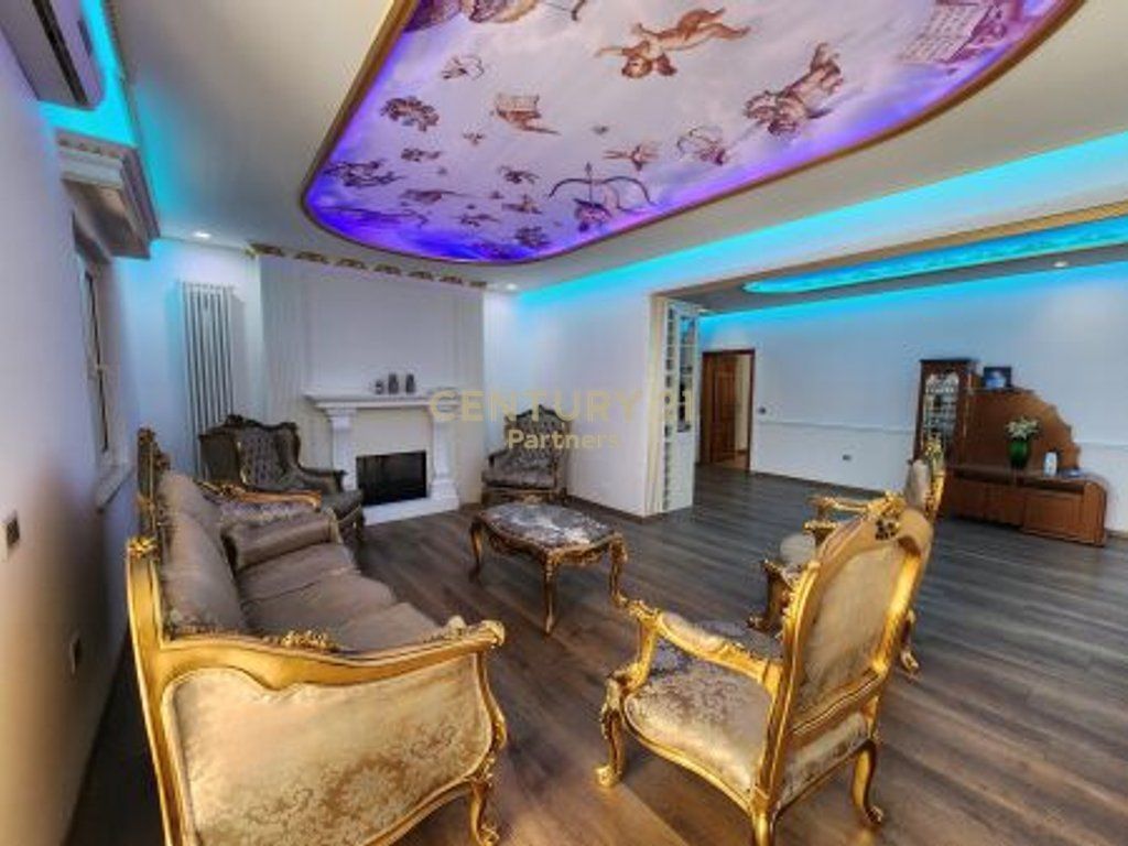 Vilë me qira Rr. e Elbasanit