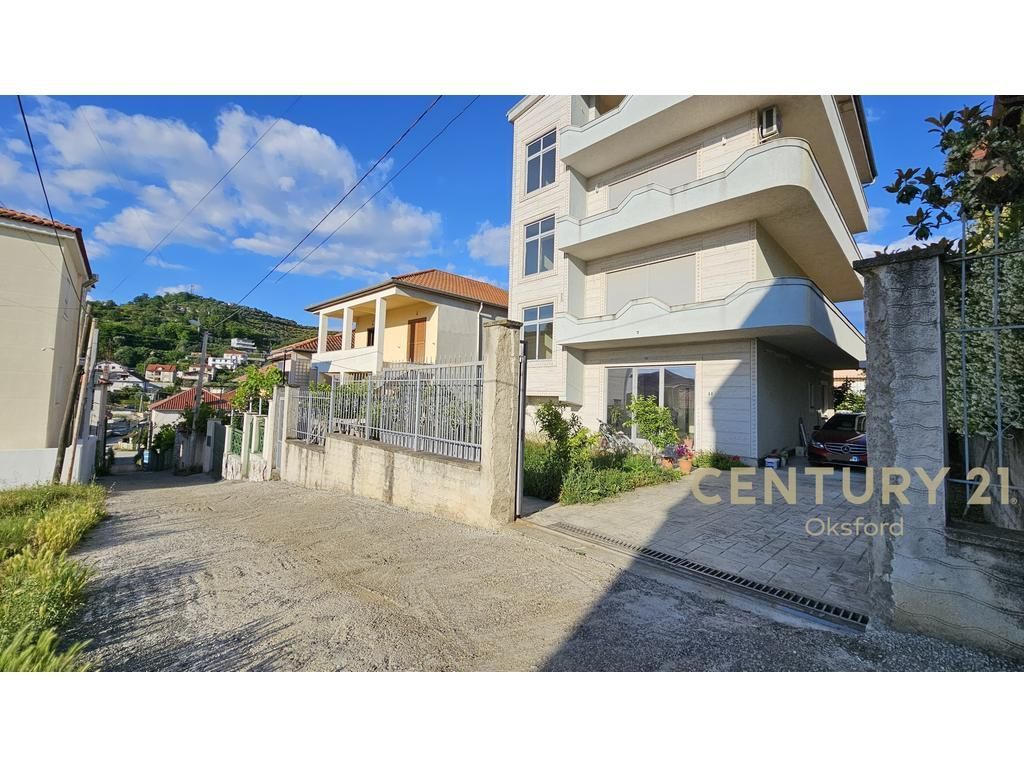 Vilë në shitje Kombinati