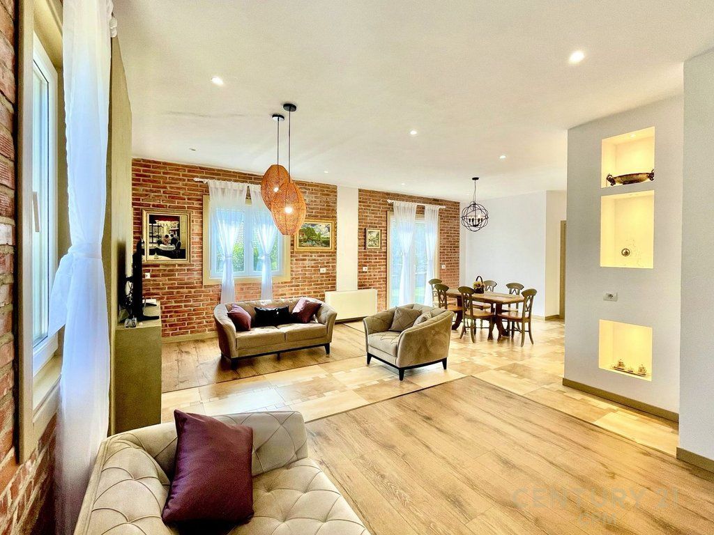 Vilë në shitje Mullet