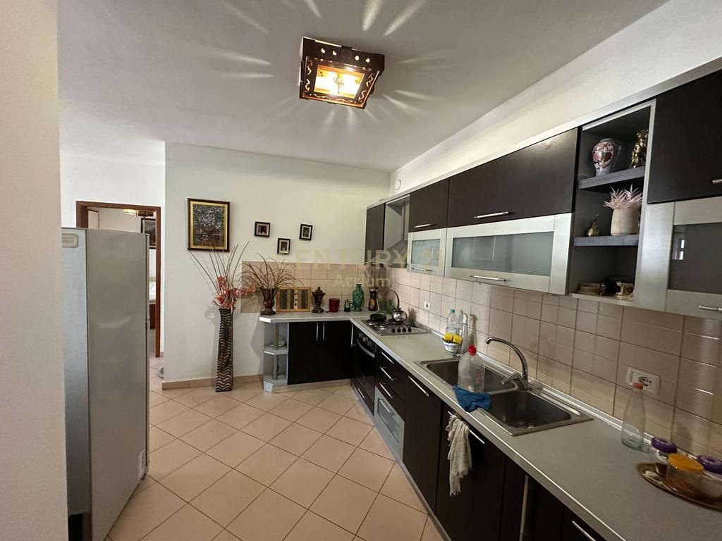 Apartament në shitje Shkolla e Kuqe
