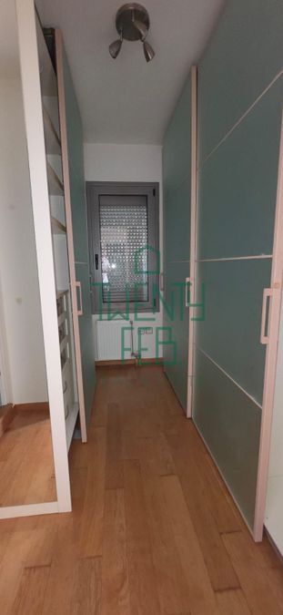 Photo 320276069