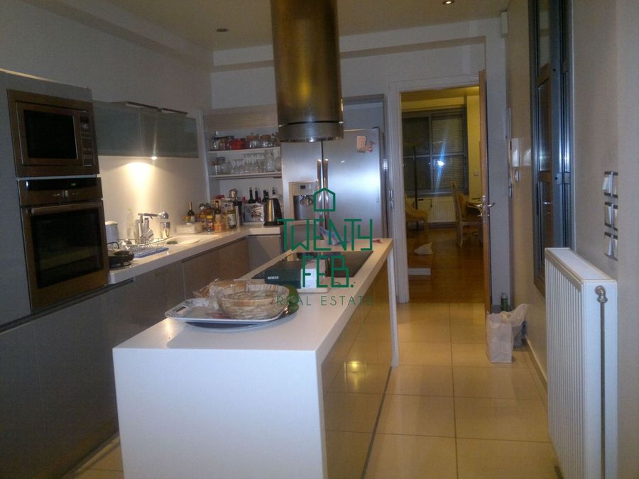 Photo 320276111