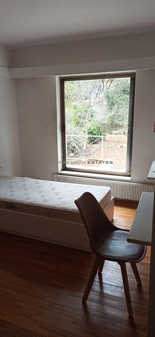 Photo 320376551