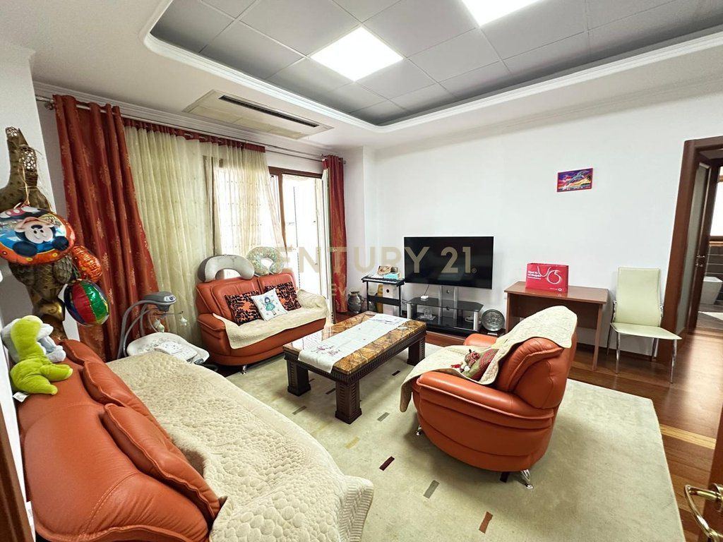 Apartament me qira Rr. Bogdanëve