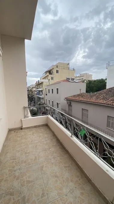 Photo 323096546