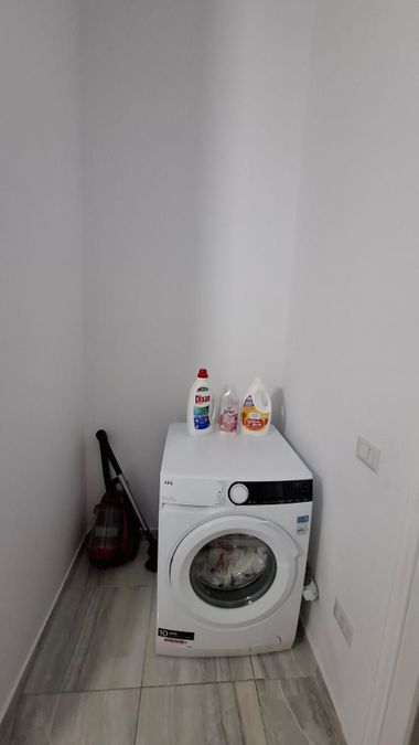 Photo 323272355