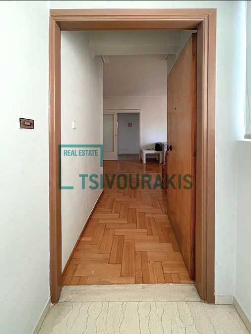 Photo 323385584