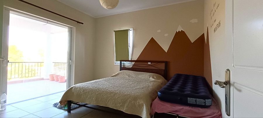 Photo 323598290