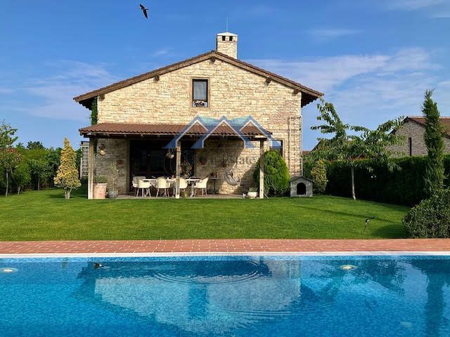 Снимка 323610398