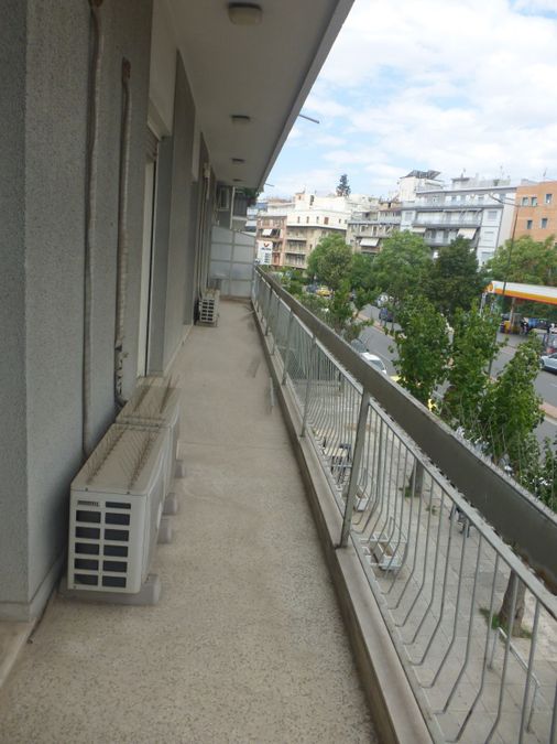 Photo 323907584