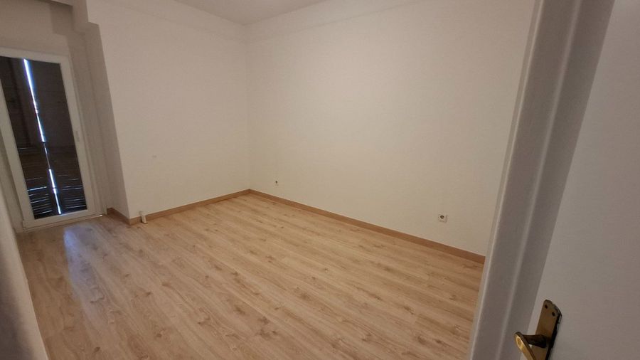 Photo 324379838