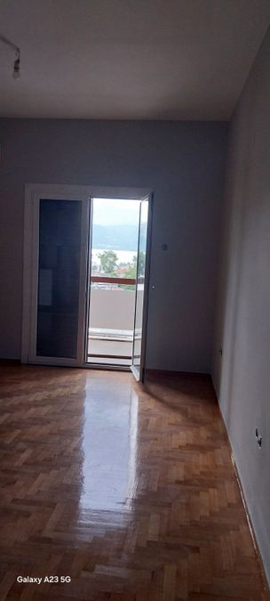Photo 324994328