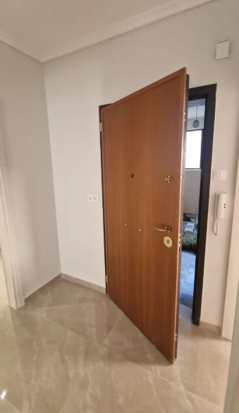 Photo 325230833