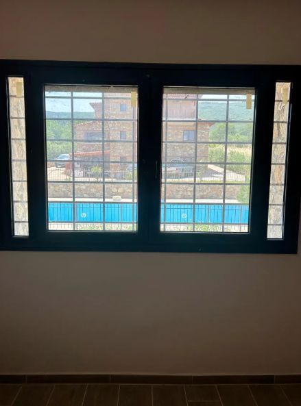 Photo 325308122