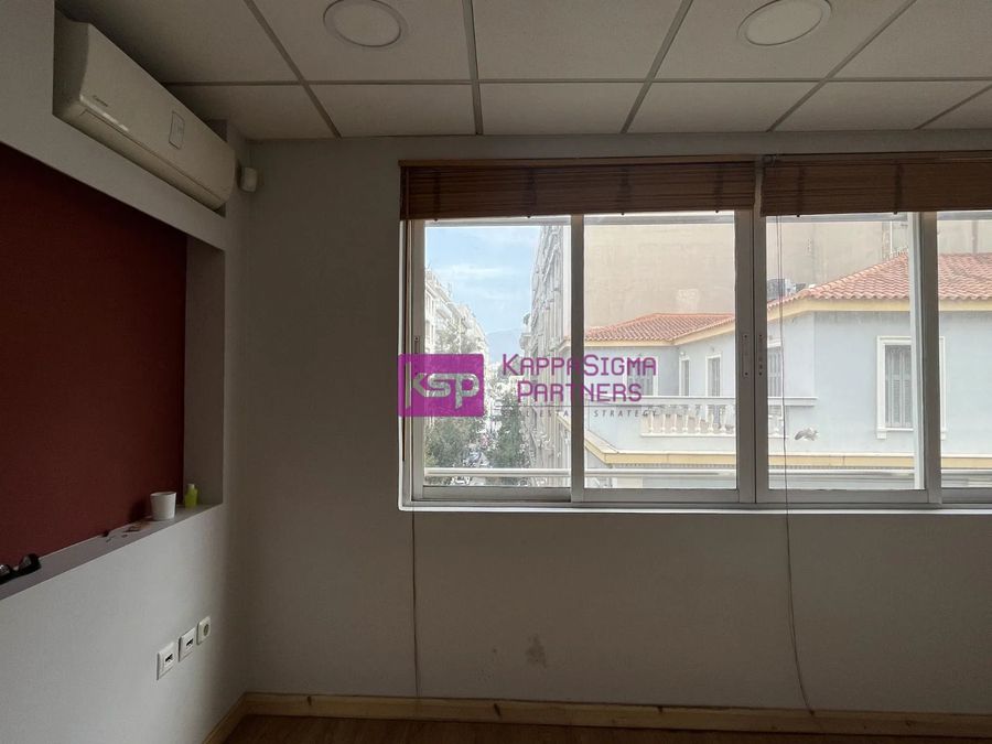 Photo 325718030
