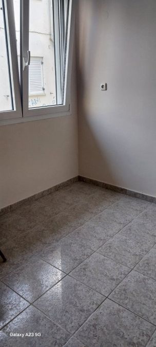 Photo 325768070