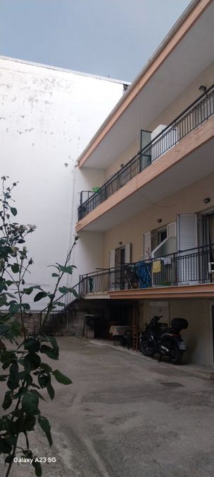 Photo 325887836
