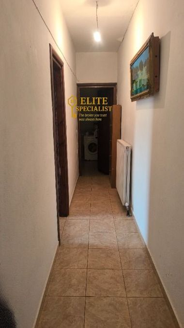 Photo 325887944