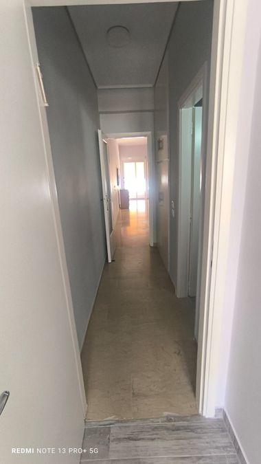 Photo 325893581