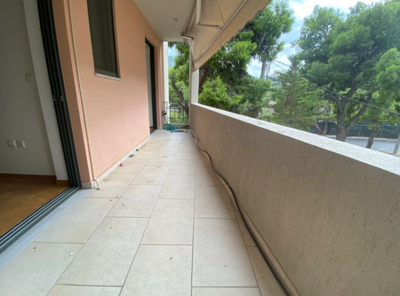 Photo 326137649