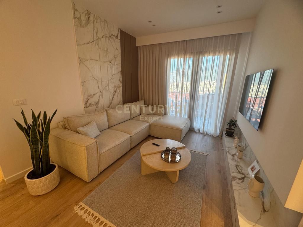 Apartament me qira Rr. e Kavajës