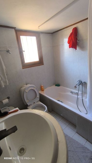 Photo 326409662