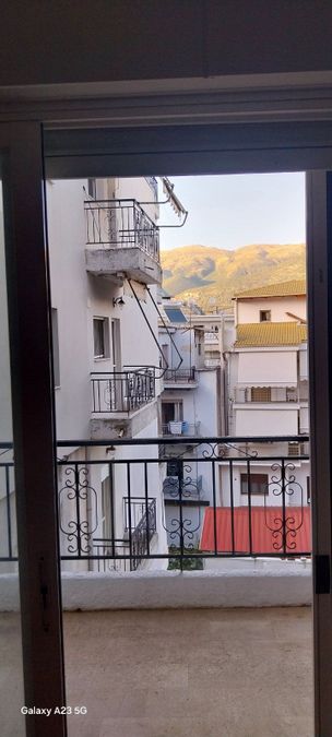 Photo 327029876